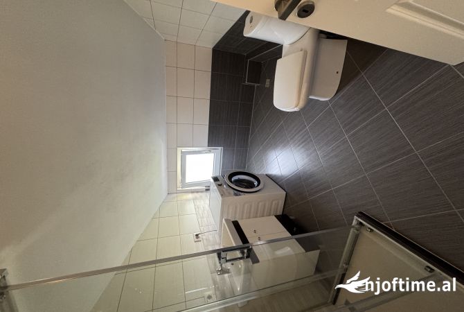 Shtepi me qera Vila Luksoze ne Tirane, 4+1, Mobilimi E mobiluar, Pagesa 2,000  Euro.