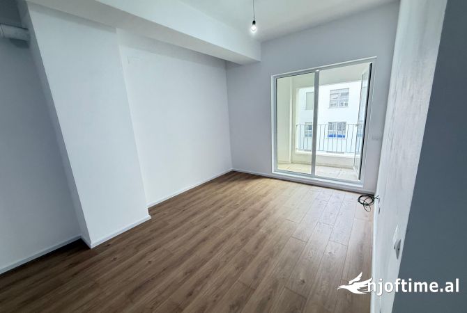 Shtepi ne shitje Apartament ne Tirane, 1+1, Mobilimi Bosh, pa mobiluar, Pagesa 85,000  Euro.
