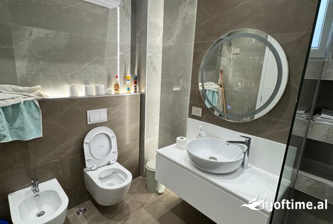 Shtepi me qera Apartament ne Tirane, 2+1, Mobilimi E mobiluar, Pagesa 1,200  Euro.