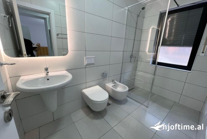 Shtepi me qera Apartament ne Tirane, 2+1, Mobilimi E mobiluar, Pagesa 80,000  Leke.