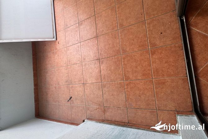 Shtepi ne shitje Apartament ne Tirane, 2+1, Mobilimi Bosh, pa mobiluar, Pagesa 120,000  Euro.
