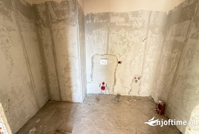 Shtepi ne shitje Apartament ne Tirane, 2+1, Mobilimi Bosh, pa mobiluar, Pagesa 138,100  Euro.