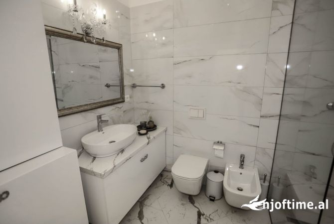 Shtepi me qera Apartament ne Tirane, 1+1, Mobilimi E mobiluar, Pagesa 80,000  Leke.