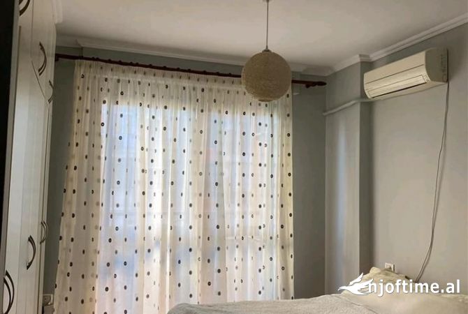 Shtepi me qera Apartament ne Tirane, 2+1, Mobilimi E mobiluar, Pagesa 700  Euro.