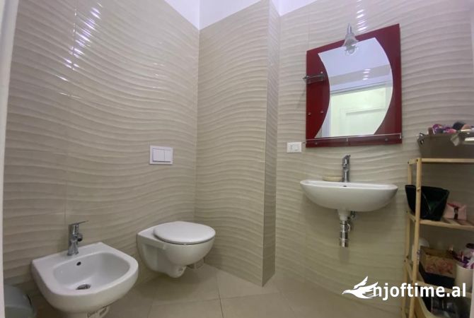 Shtepi me qera Apartament ne Tirane, 1+1, Mobilimi E mobiluar, Pagesa 550  Euro.