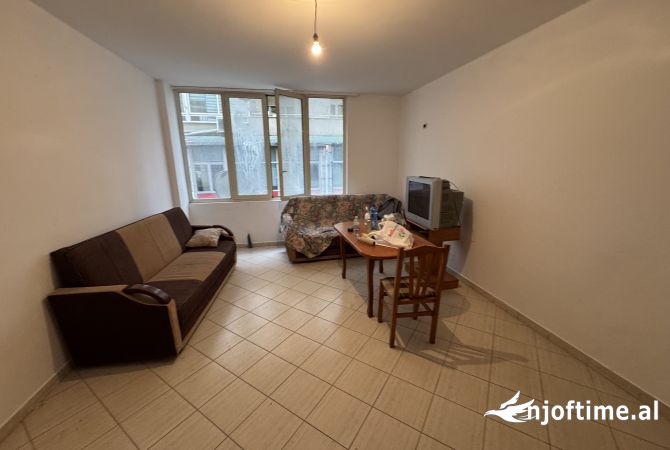Shtepi me qera 1+1 ne Tirane - 35,000 Leke