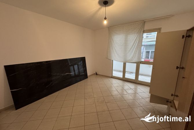 Shtepi me qera Apartament ne Tirane, 1+1, Mobilimi E mobiluar, Pagesa 35,000  Leke.