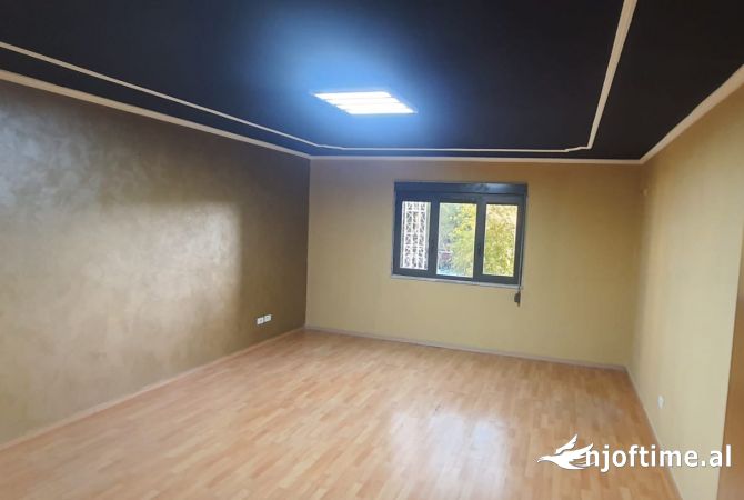Shtepi me qera 4+1 ne Tirane - 150,000 Leke
