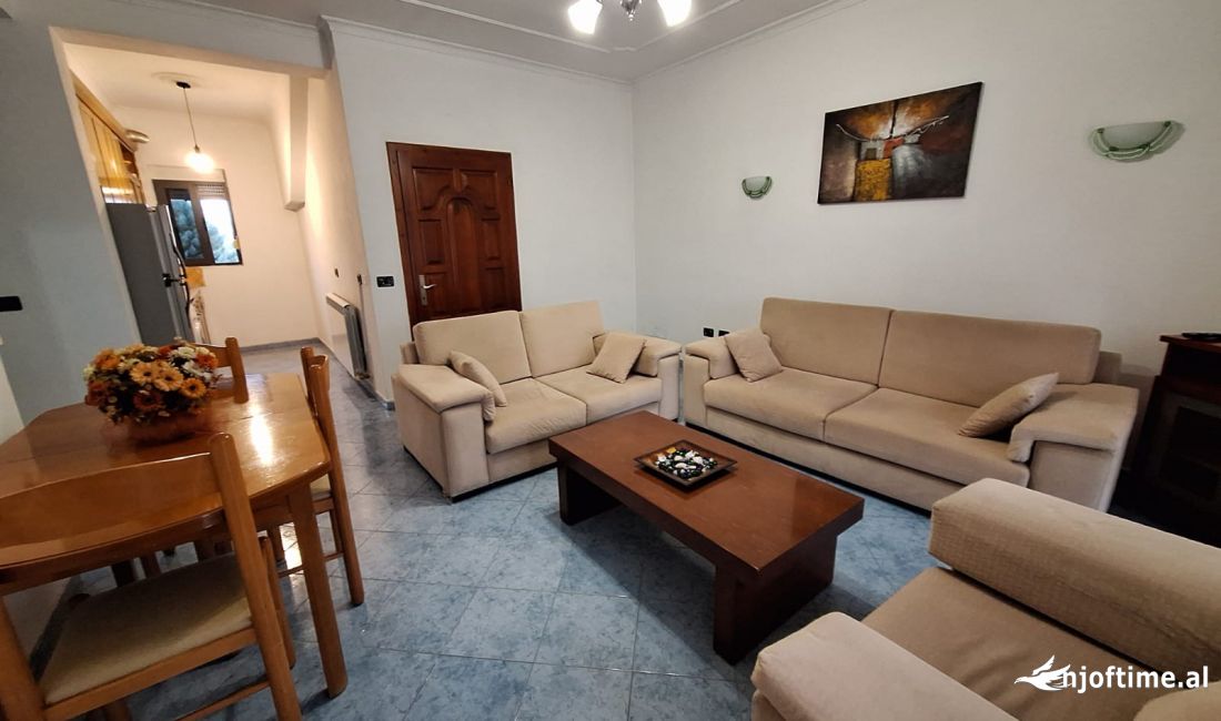 Shtepi me qera Apartament ne Tirane, 2+1, Mobilimi E mobiluar, Pagesa 42,000  Leke.