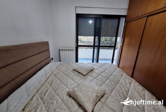 Shtepi me qera Apartament ne Tirane, 2+1, Mobilimi E mobiluar, Pagesa 42,000  Leke.