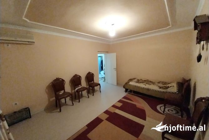 Shtepi ne shitje Apartament ne Tirane, 2+1, Mobilimi E mobiluar, Pagesa 170,000  Euro.
