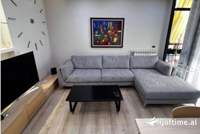 Shtepi me qera 2+1 ne Tirane - 1,100 Euro