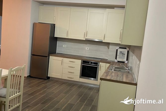Shtepi me qera Apartament ne Tirane, 2+1, Mobilimi E mobiluar, Pagesa 550  Euro.