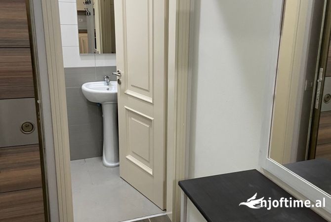 Shtepi me qera Apartament ne Tirane, 2+1, Mobilimi E mobiluar, Pagesa 550  Euro.