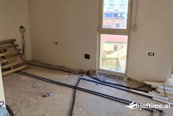 Shtepi ne shitje Apartament ne Tirane, 2+1, Mobilimi Bosh, pa mobiluar, Pagesa 179,000  Euro.