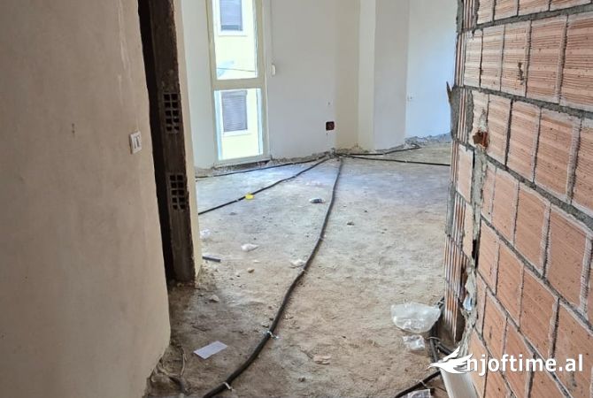 Shtepi ne shitje Apartament ne Tirane, 2+1, Mobilimi Bosh, pa mobiluar, Pagesa 179,000  Euro.