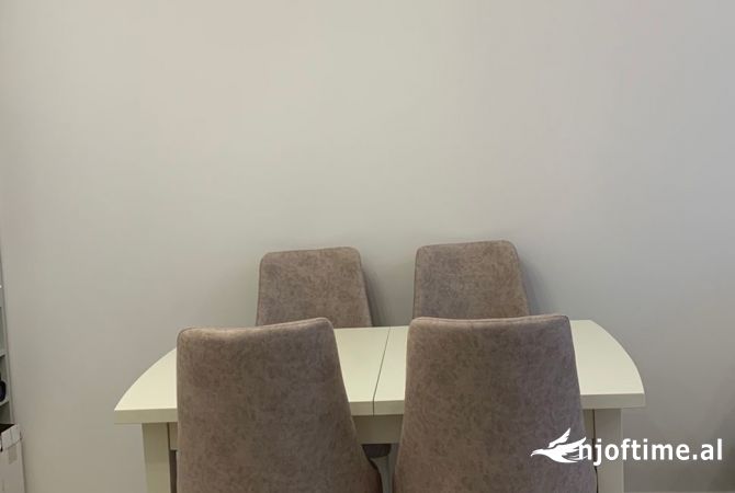 Shtepi ne shitje Apartament ne Tirane, 2+1, Mobilimi E mobiluar, Pagesa 115,000  Euro.