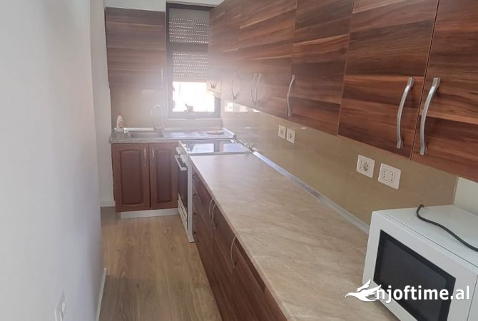 Shtepi ne shitje Apartament ne Tirane, 1+1, Mobilimi Bosh, pa mobiluar, Pagesa 135,000  Euro.