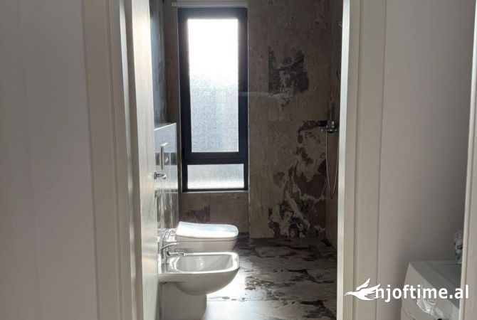 Shtepi me qera Apartament ne Tirane, 2+1, Mobilimi E mobiluar, Pagesa 650  Euro.