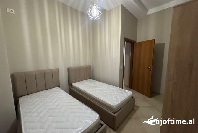 Shtepi me qera Apartament ne Tirane, 2+1, Mobilimi E mobiluar, Pagesa 350  Euro.