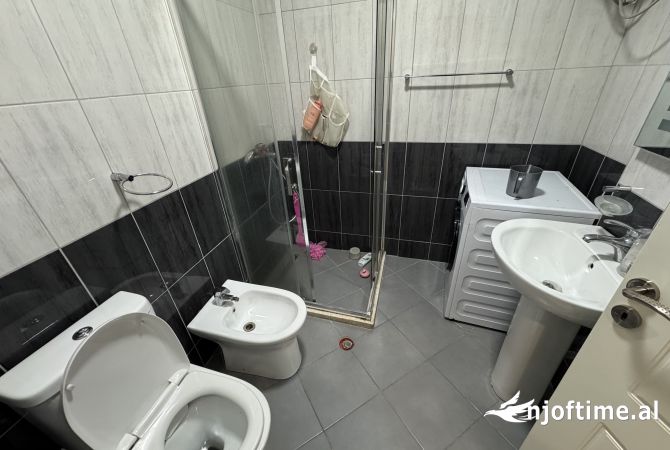 Shtepi me qera Apartament ne Tirane, 2+1, Mobilimi E mobiluar, Pagesa 700  Euro.