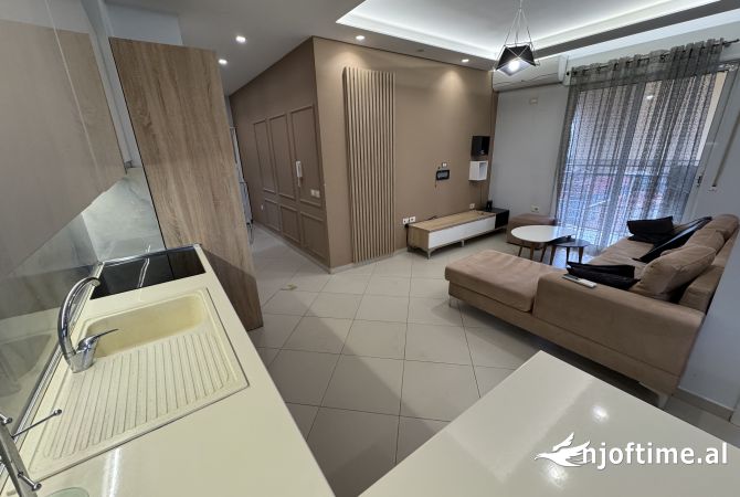 Shtepi me qera Apartament ne Tirane, 2+1, Mobilimi E mobiluar, Pagesa 700  Euro.