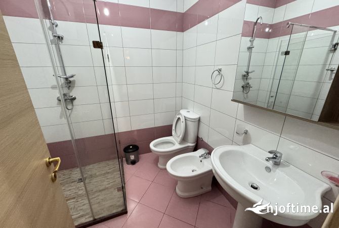 Shtepi me qera Apartament ne Tirane, 2+1, Mobilimi E mobiluar, Pagesa 700  Euro.