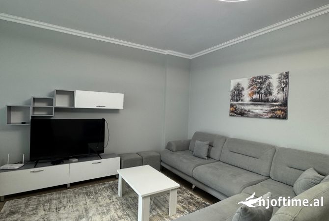 Shtepi me qera 1+1 ne Tirane - 40,000 Leke