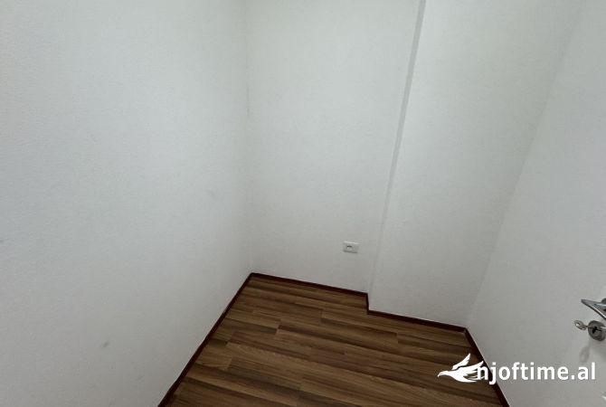 Shtepi me qera Apartament ne Tirane, 1+1, Mobilimi E mobiluar, Pagesa 40,000  Leke.