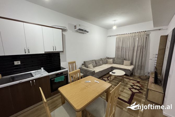 Shtepi me qera Apartament ne Tirane, 2+1, Mobilimi E mobiluar, Pagesa 500  Euro.