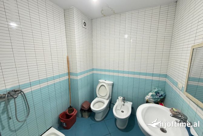 Shtepi ne shitje Apartament ne Tirane, 2+1, Mobilimi Bosh, pa mobiluar, Pagesa 144,000  Euro.