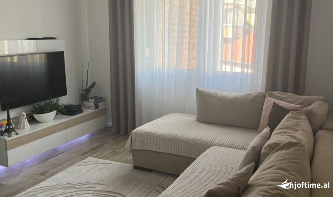 Shtepi me qera Apartament ne Tirane, 2+1, Mobilimi E mobiluar, Pagesa 700  Euro.