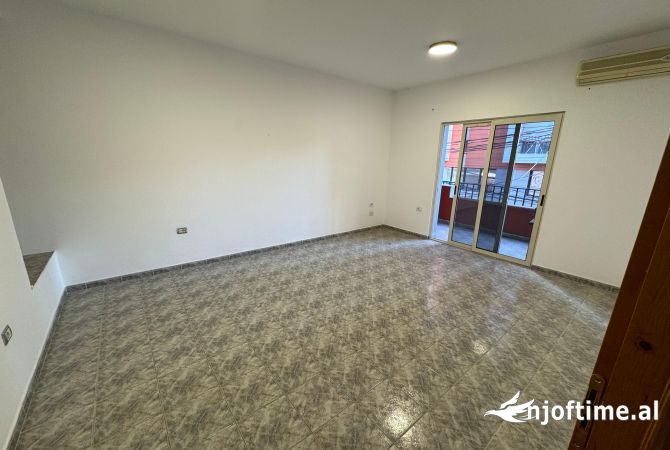 Shtepi me qera 2+1 ne Tirane - 1,000 Euro