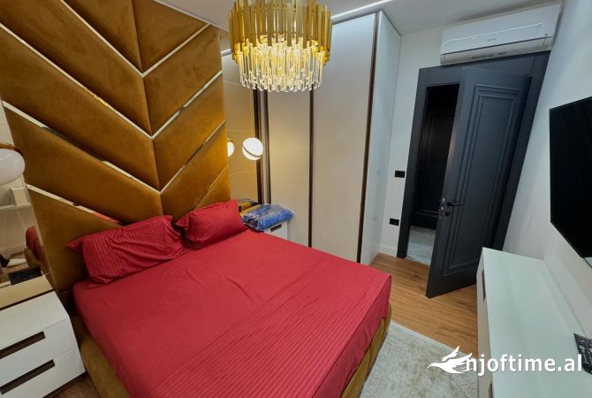 Shtepi me qera Apartament ne Tirane, 3+1, Mobilimi E mobiluar, Pagesa 4,000  Euro.