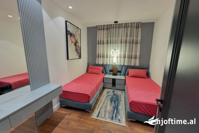 Shtepi me qera Apartament ne Tirane, 3+1, Mobilimi E mobiluar, Pagesa 4,000  Euro.