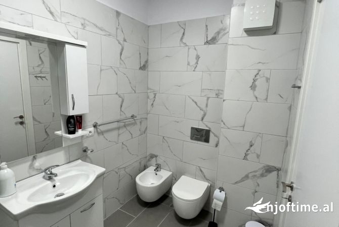 Shtepi me qera Apartament ne Tirane, 1+1, Mobilimi E mobiluar, Pagesa 900  Euro.