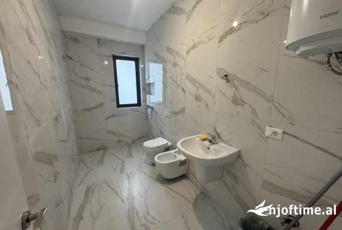 Shtepi me qera Apartament ne Tirane, 2+1, Mobilimi E mobiluar, Pagesa 700  Euro.