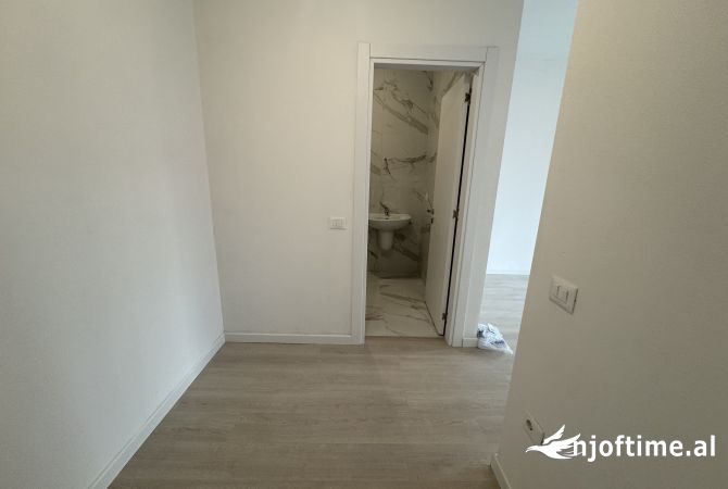 Shtepi me qera Apartament ne Tirane, 2+1, Mobilimi E mobiluar, Pagesa 700  Euro.