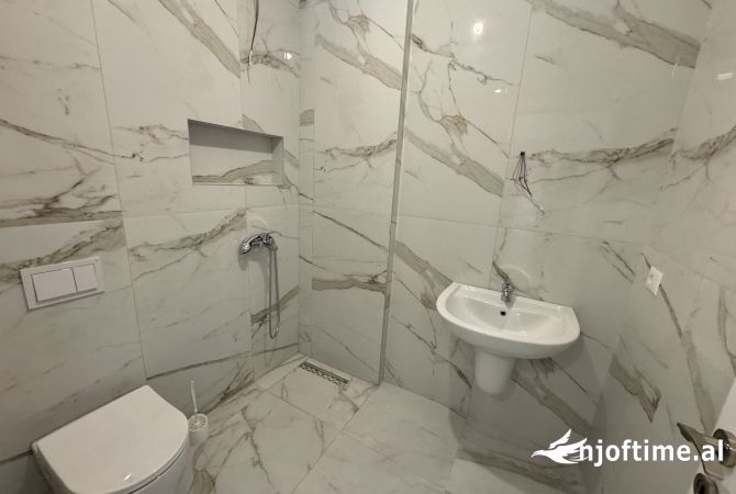 Shtepi me qera Apartament ne Tirane, 2+1, Mobilimi E mobiluar, Pagesa 700  Euro.