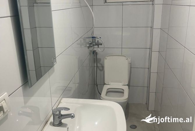 Shtepi me qera Apartament ne Tirane, 2+1, Mobilimi E mobiluar, Pagesa 40,000  Leke.