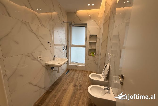 Shtepi me qera Apartament ne Tirane, 2+1, Mobilimi Bosh, pa mobiluar, Pagesa 500  Euro.