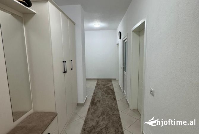 Shtepi me qera Apartament ne Tirane, 2+1, Mobilimi Pjeserisht e mobiluar, Pagesa 600  Euro.