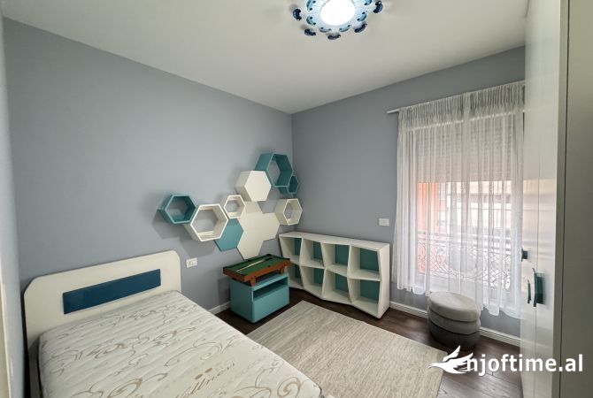 Shtepi me qera Apartament ne Tirane, 3+1, Mobilimi E mobiluar, Pagesa 1,900  Euro.