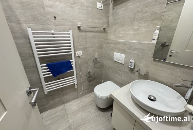 Shtepi me qera Apartament ne Tirane, 3+1, Mobilimi E mobiluar, Pagesa 1,900  Euro.