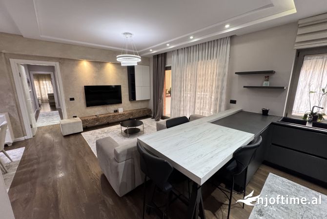 Shtepi me qera 3+1 ne Tirane - 1,900 Euro