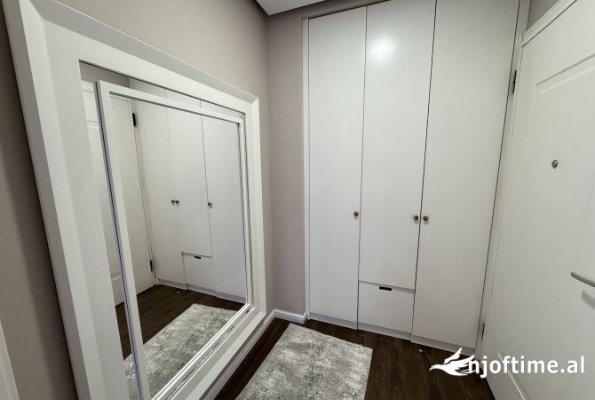 Shtepi me qera Apartament ne Tirane, 3+1, Mobilimi E mobiluar, Pagesa 1,900  Euro.