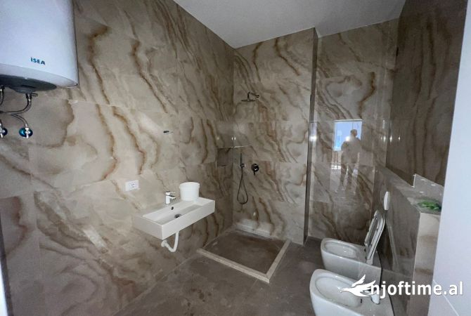 Shtepi me qera Apartament ne Tirane, 2+1, Mobilimi Bosh, pa mobiluar, Pagesa 600  Euro.