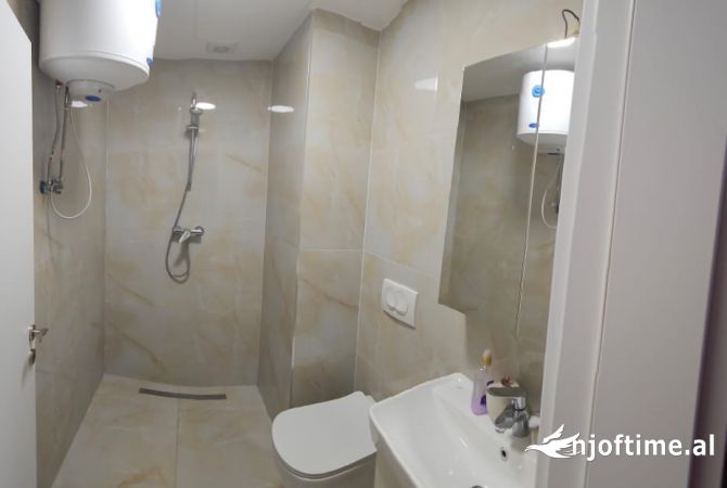 Shtepi ne shitje Apartament ne Tirane, 2+1, Mobilimi E mobiluar, Pagesa 240,000  Euro.