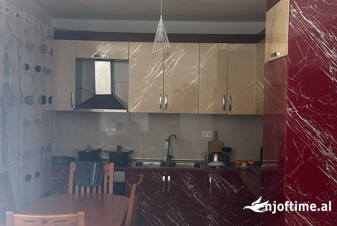 Shtepi me qera Apartament ne Tirane, 2+1, Mobilimi E mobiluar, Pagesa 45,000  Leke.
