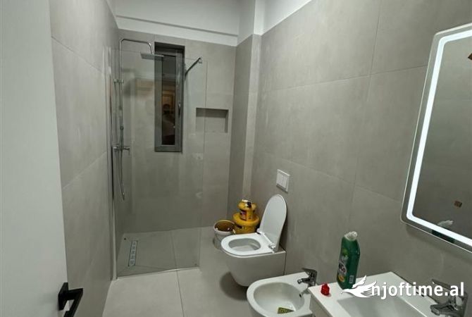 Shtepi me qera Apartament ne Tirane, 1+1, Mobilimi E mobiluar, Pagesa 550  Euro.